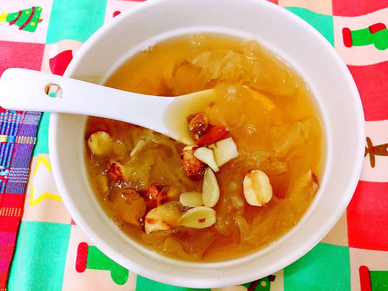 Lotus Seed, Lily and Tremella Sweet Soup