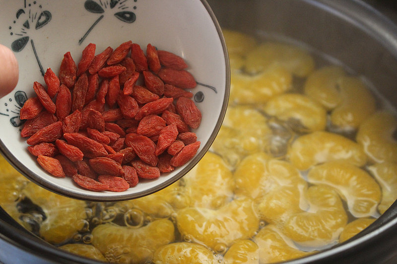 Steps for Making Sweet Orange with Rock Sugar