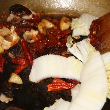 Steps for Making Happy Spicy Fish Hot Pot