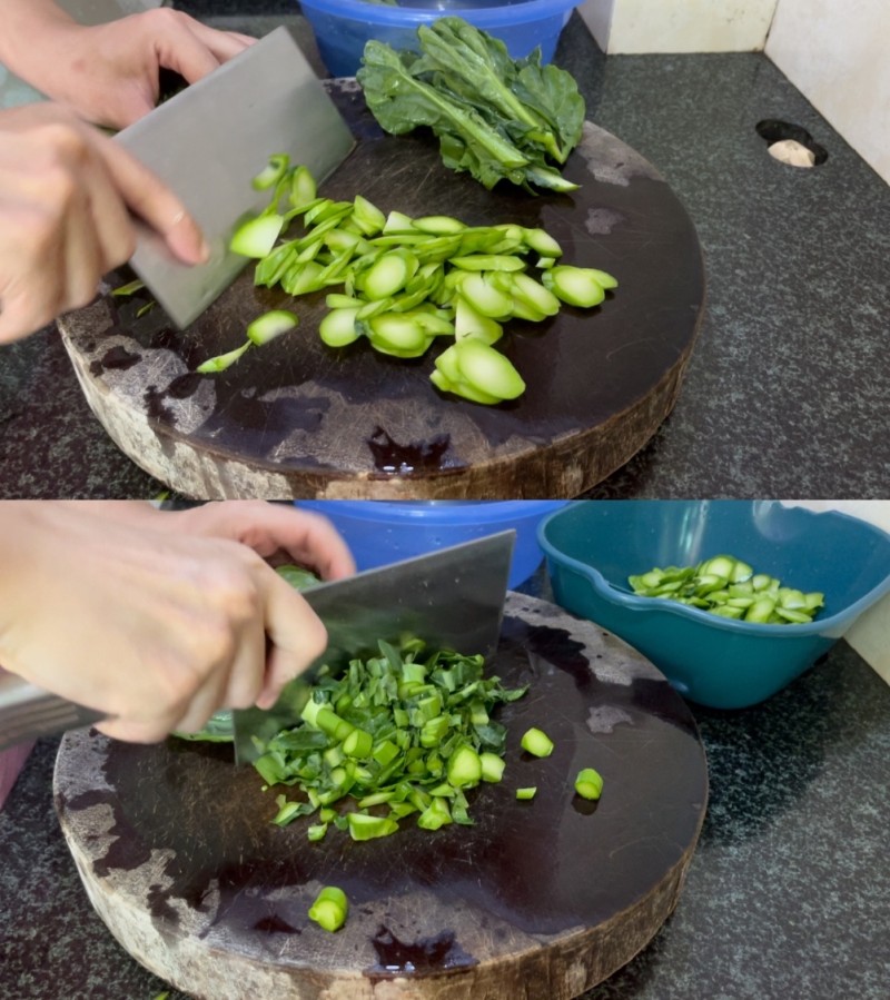 Steps for cooking Broccoli and Chinese Sausage Fried Rice