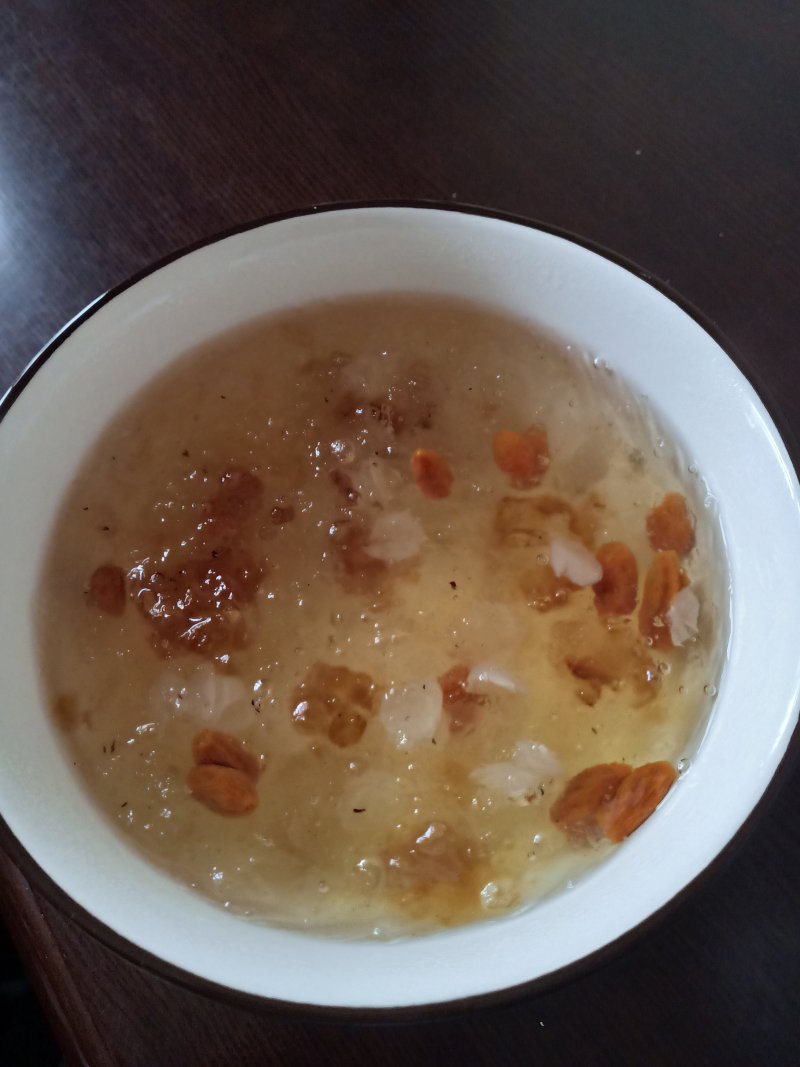 Chinese Date and Peach Gum Sweet Soup with Snow Swallow