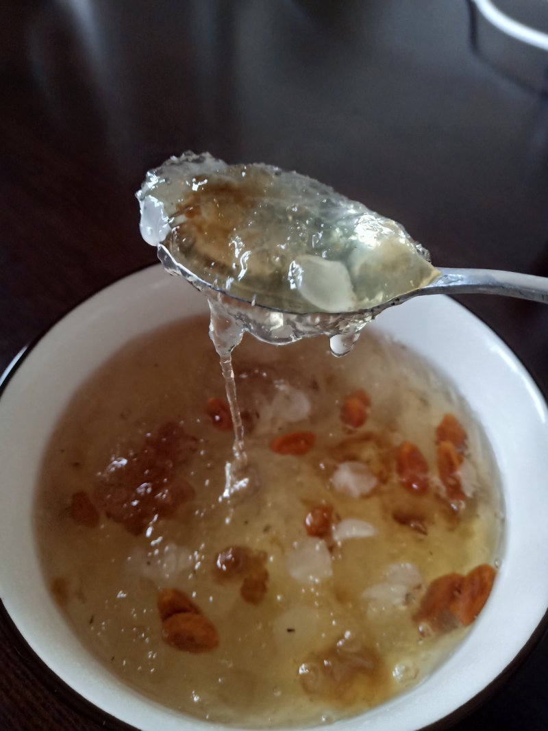 Chinese Date and Peach Gum Sweet Soup with Snow Swallow