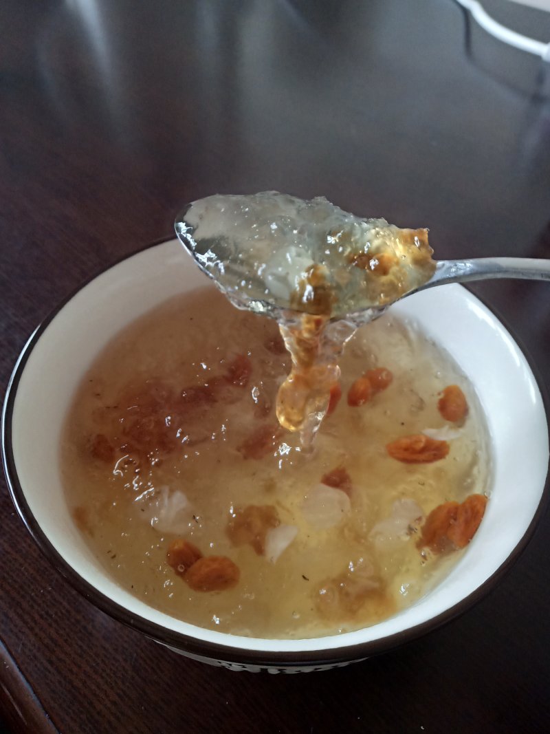 Chinese Date and Peach Gum Sweet Soup with Snow Swallow