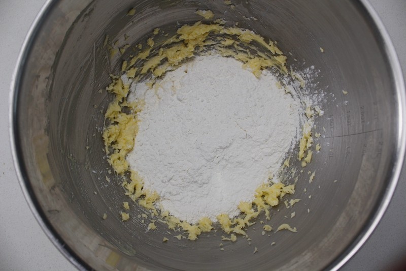 Steps to Make Milk and Nut Tart