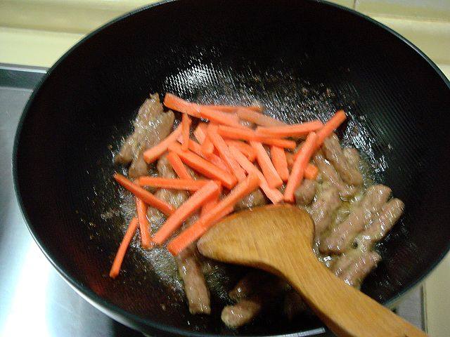 Detailed Steps for Cooking Home-style Quick Stir-fried Dish "Celery Stir-fried Beef"