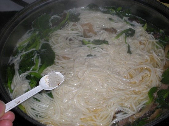 Steps for Making Green Vegetable Beef Noodle Soup