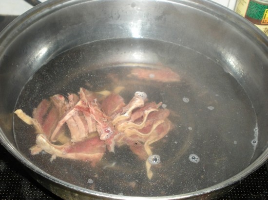 Steps for Making Green Vegetable Beef Noodle Soup