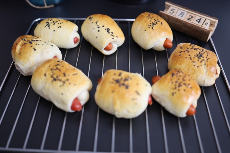 Steps for Making Hot Dog Bread