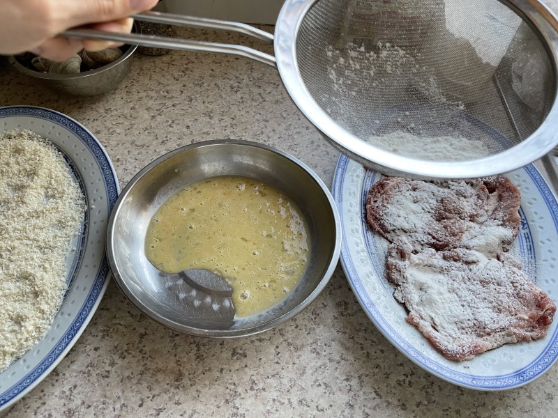 Steps for Making Onion Pork Chop Rice