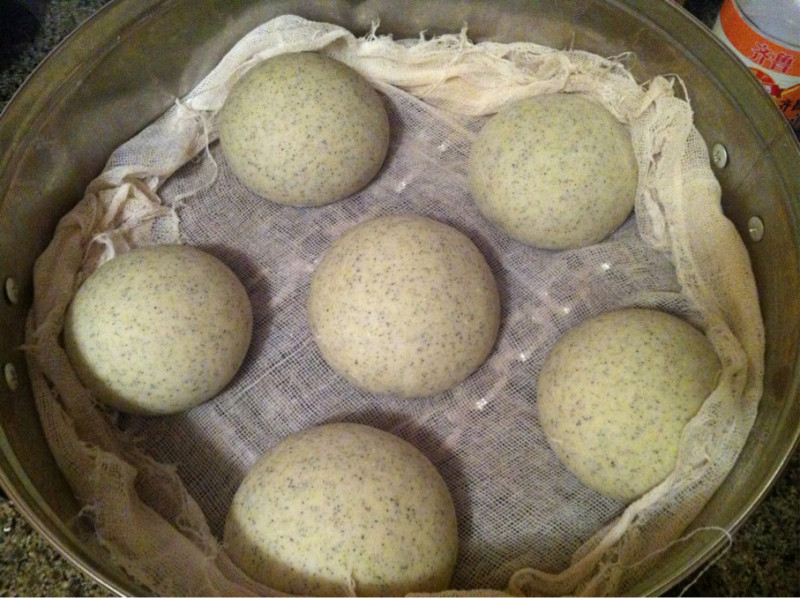 Steps for Making Black Bean Flour Steamed Buns