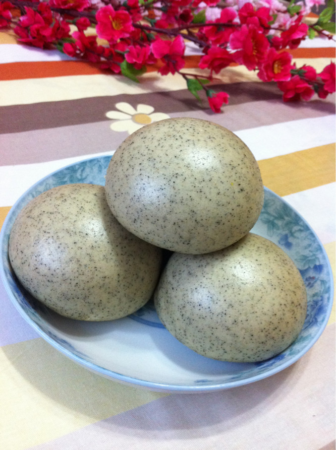 Black Bean Flour Steamed Buns