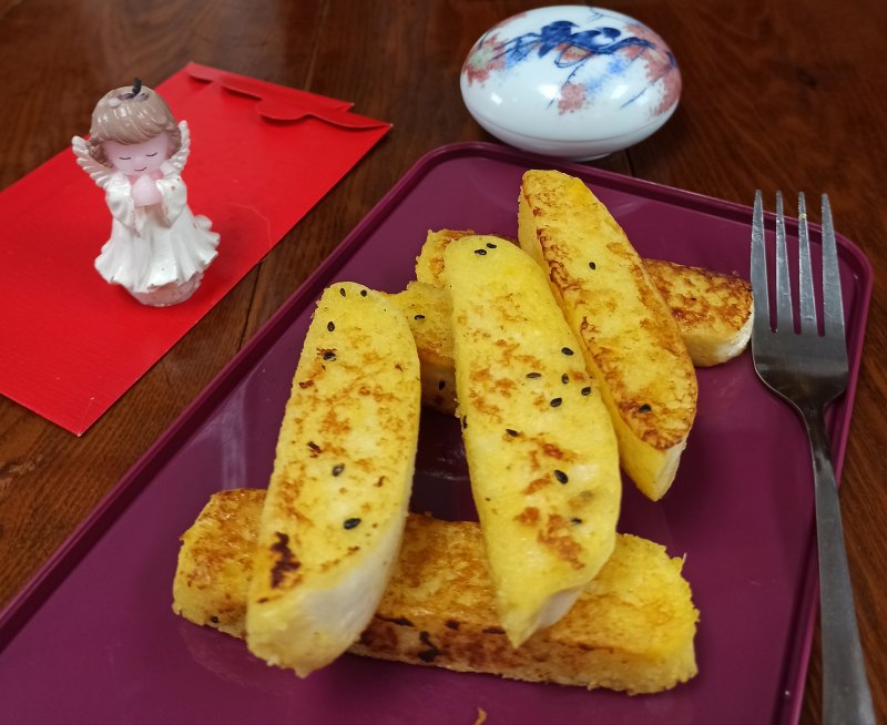 Steps for Making Egg Milk Sesame Steamed Bun Strips