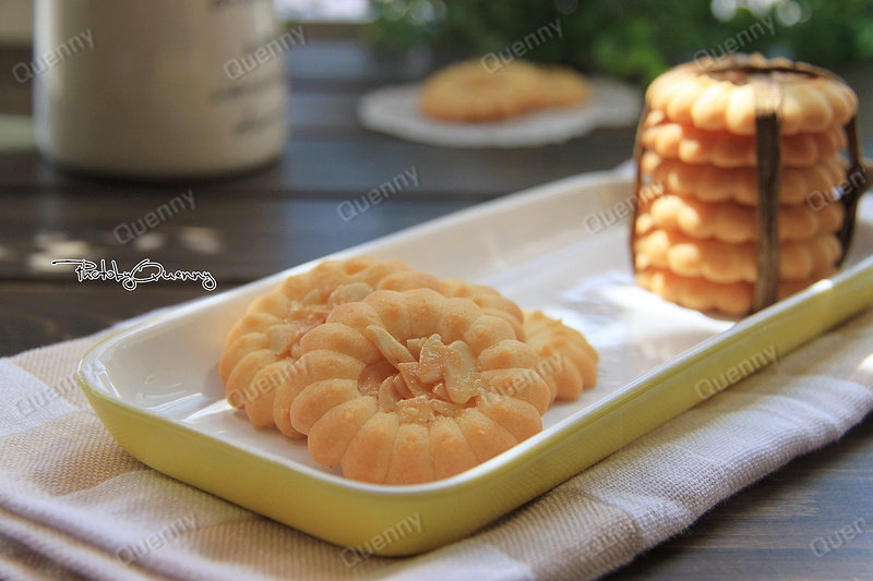 Original Roman Shield Biscuits