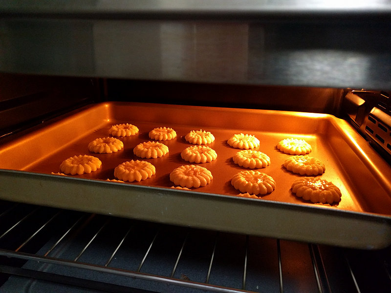 Steps for making Original Roman Shield Biscuits