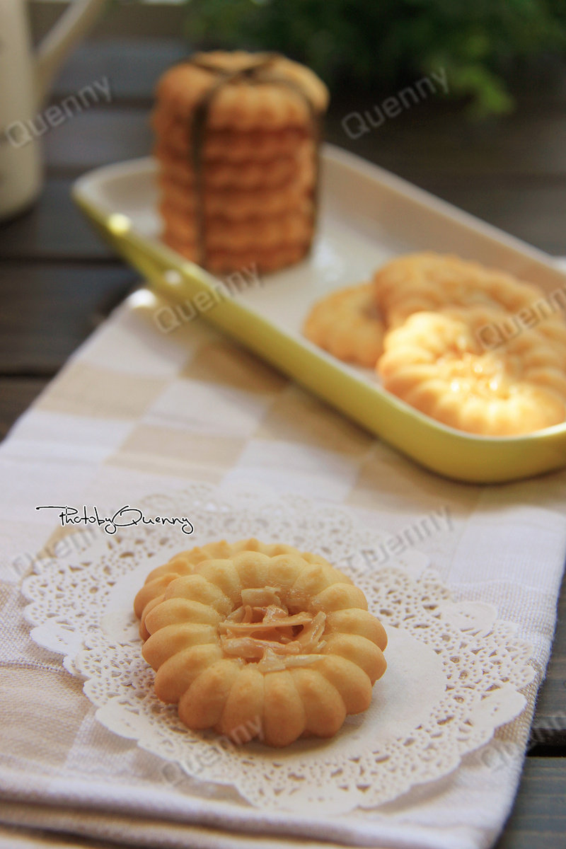 Original Roman Shield Biscuits