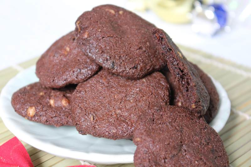 Steps for Making Chocolate Walnut Cookies