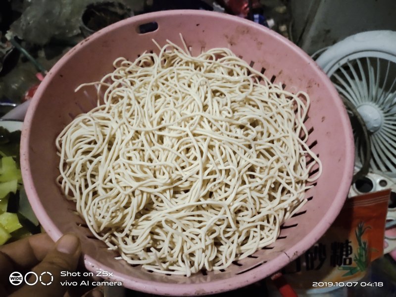 Steps for Cooking Potato and Kelp Clear Soup Noodles