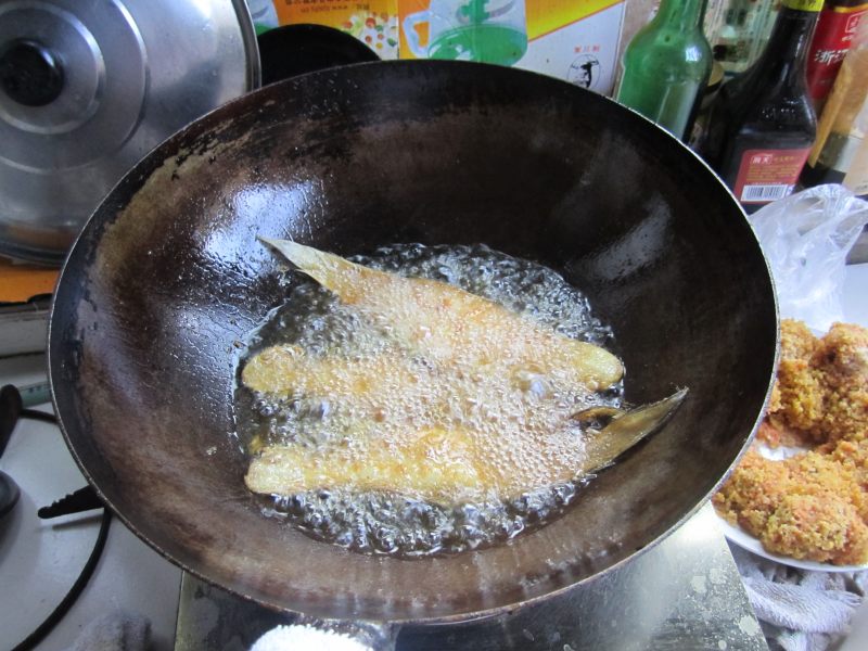 Steps for making Crispy Fish with Water Chestnut, Corn and Shrimp