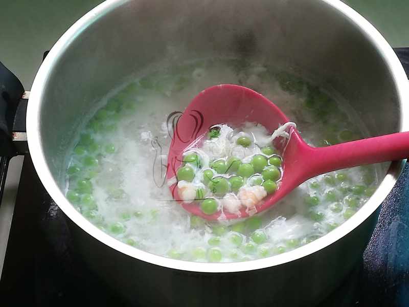 Steps to Cook Pea and Fresh Shrimp Soup