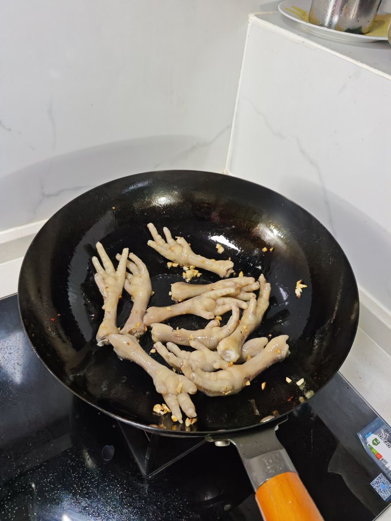 Steps for Cooking Korean-style Chicken Feet