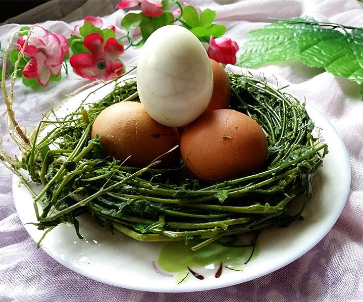 Chive Flowers with Boiled Eggs