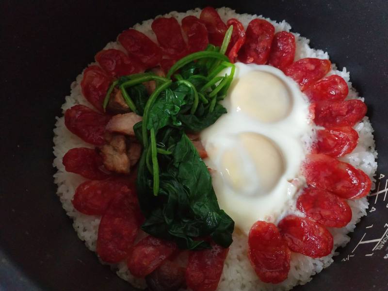 Steps to Make Lap Cheong Claypot Rice (Rice Cooker Version)