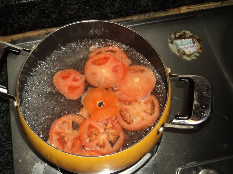 Steps for Making Quick Tomato Fish Soup