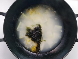 Steps for Cooking Winter Melon Seaweed Shrimp Soup