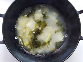 Steps for Cooking Winter Melon Seaweed Shrimp Soup