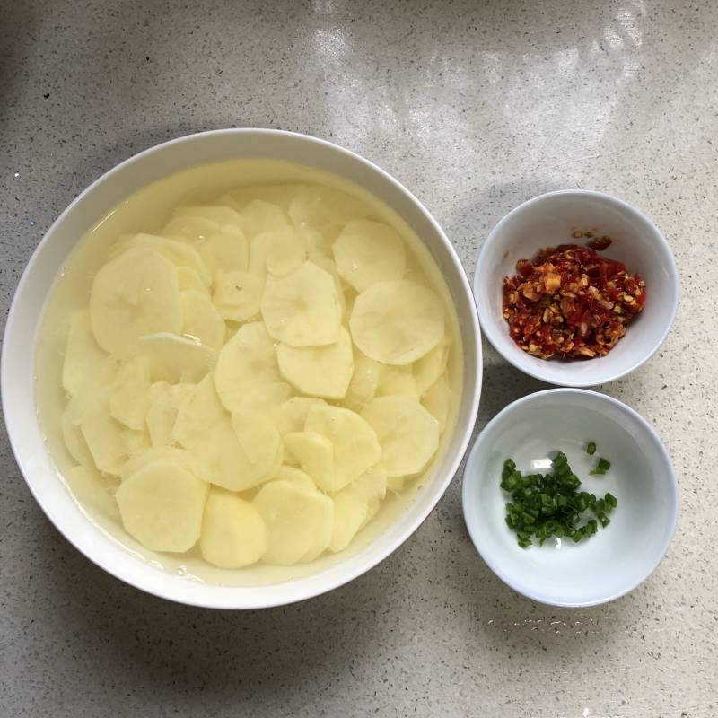 Steps to Make Sour and Spicy Potato Chips