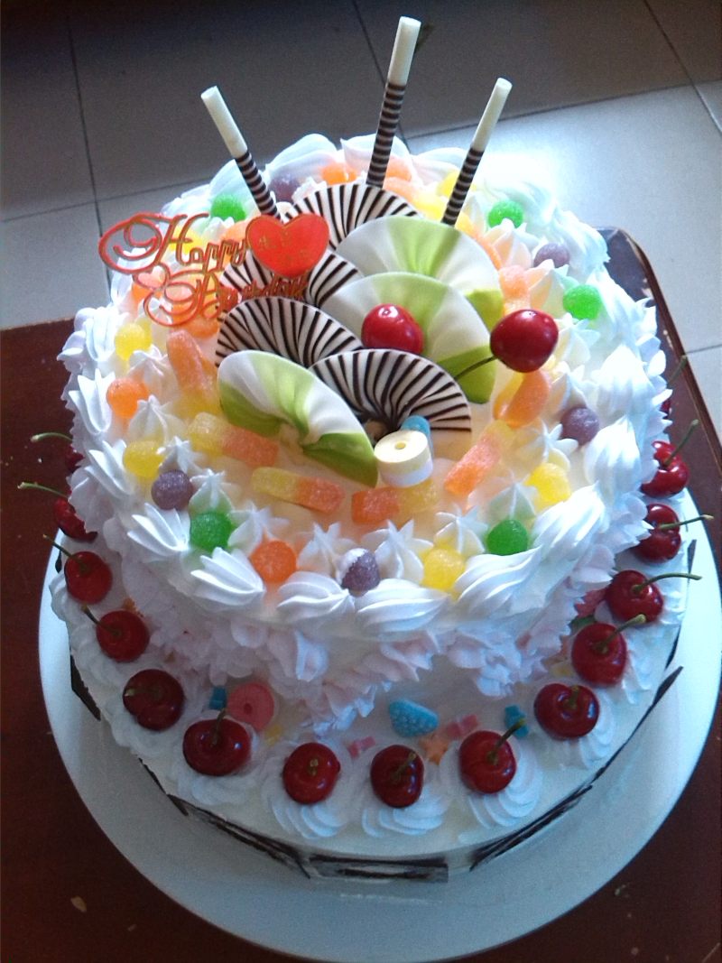 Qin Qin Baby's Birthday Cake