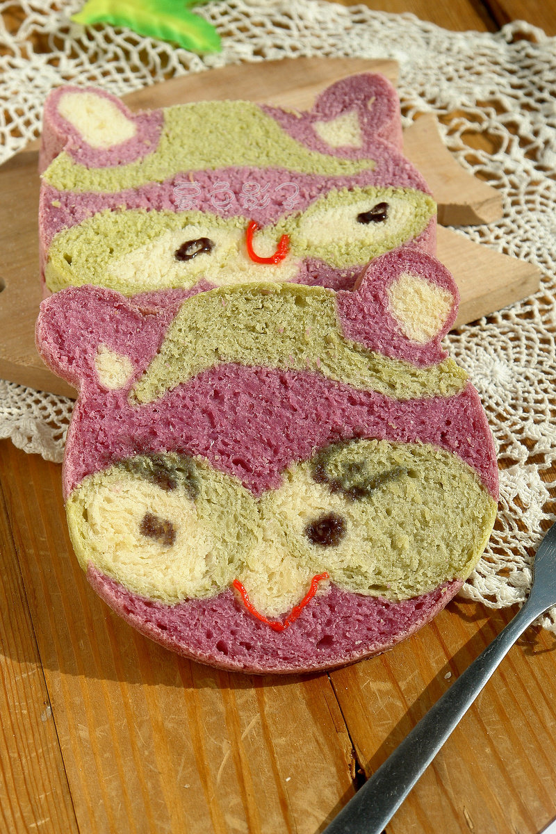 Cute Bear Veggie Juice Bread