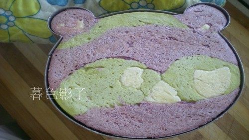 Steps for Making Cute Bear Veggie Juice Bread