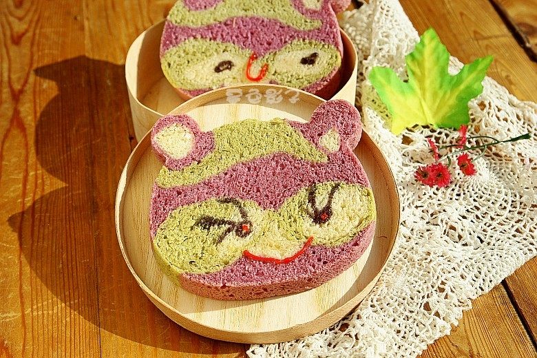 Steps for Making Cute Bear Veggie Juice Bread