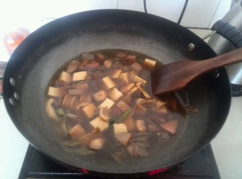 Detailed Steps for Flavorful Quail Egg with Shiitake Mushroom and Tofu