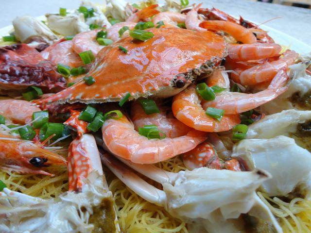 Steamed Corn Noodles with Shrimp and Crab, Perfect in Color, Aroma and Taste