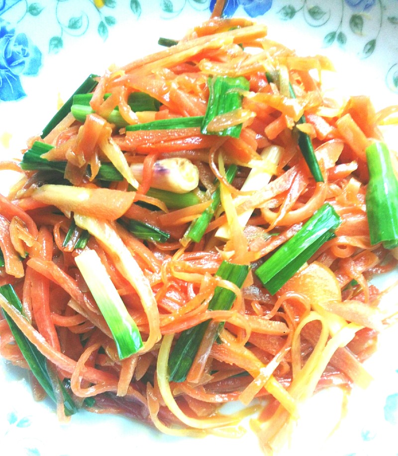 Stir-Fried Shredded Carrots