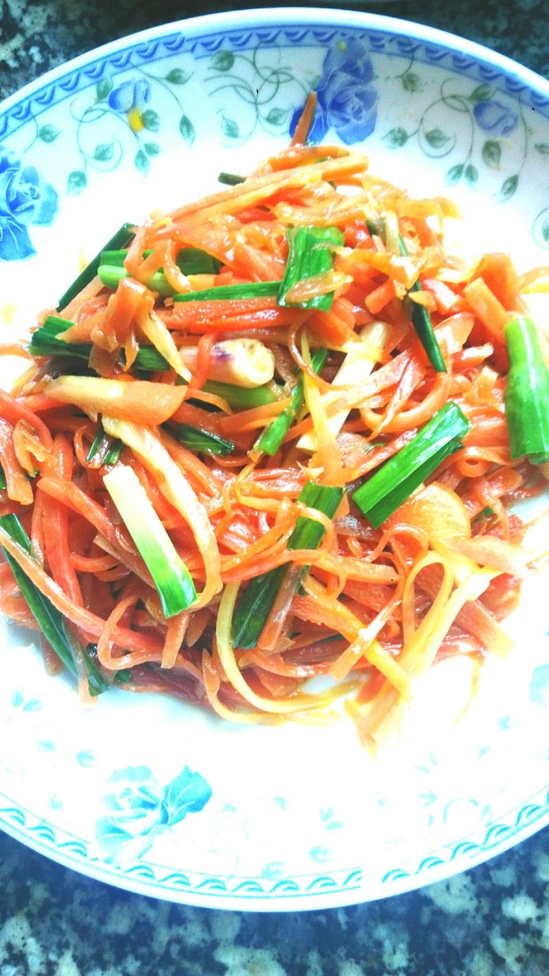 Stir-Fried Shredded Carrots