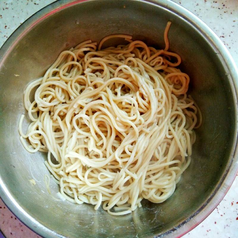 Steps for Making Home-Style Fried Noodles