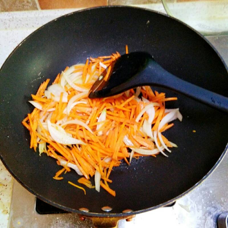 Steps for Making Home-Style Fried Noodles