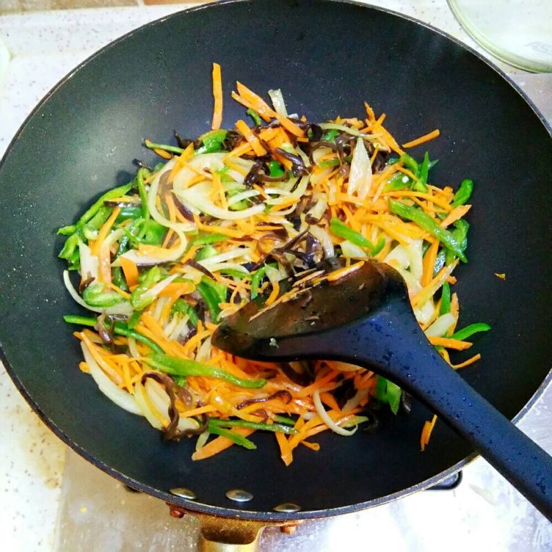 Steps for Making Home-Style Fried Noodles