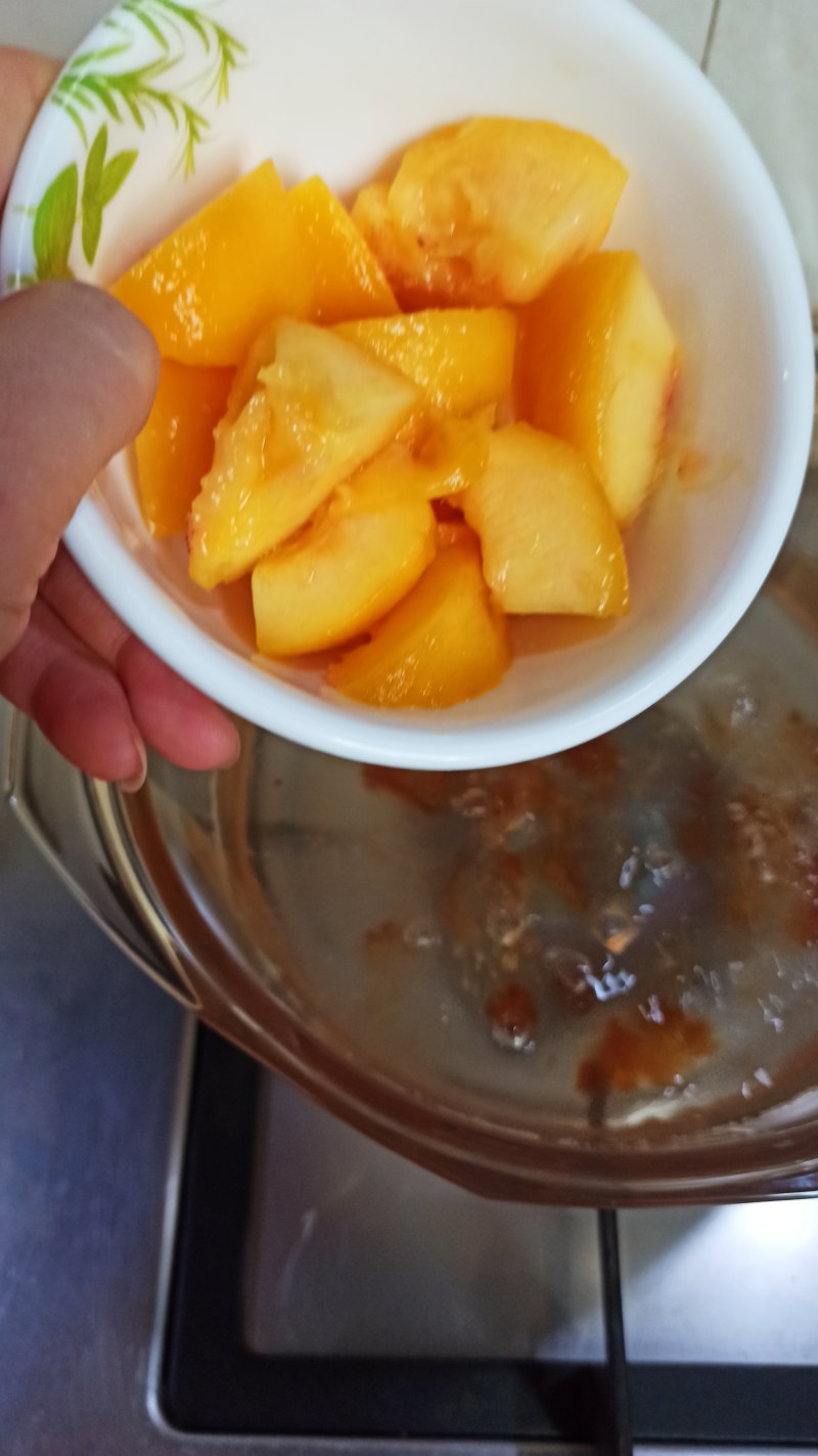 Steps for Making Peach Gum, Yellow Peach and Lily Soup