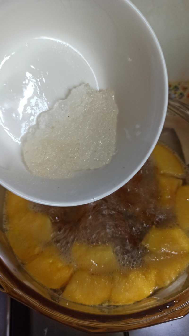 Steps for Making Peach Gum, Yellow Peach and Lily Soup