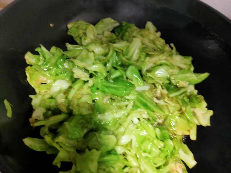 Steps for Making Stir-fried Round Cabbage