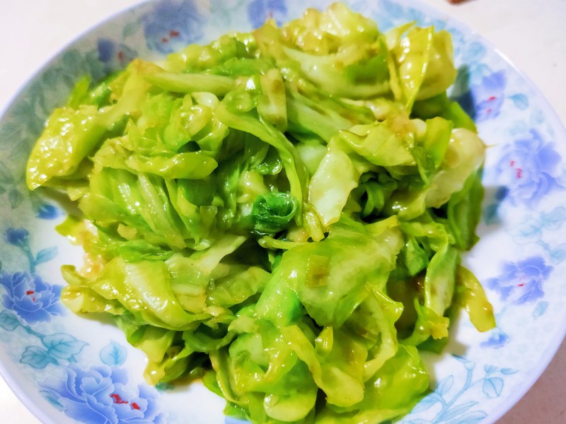 Steps for Making Stir-fried Round Cabbage