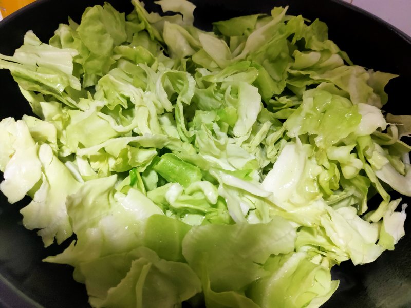 Steps for Making Stir-fried Round Cabbage