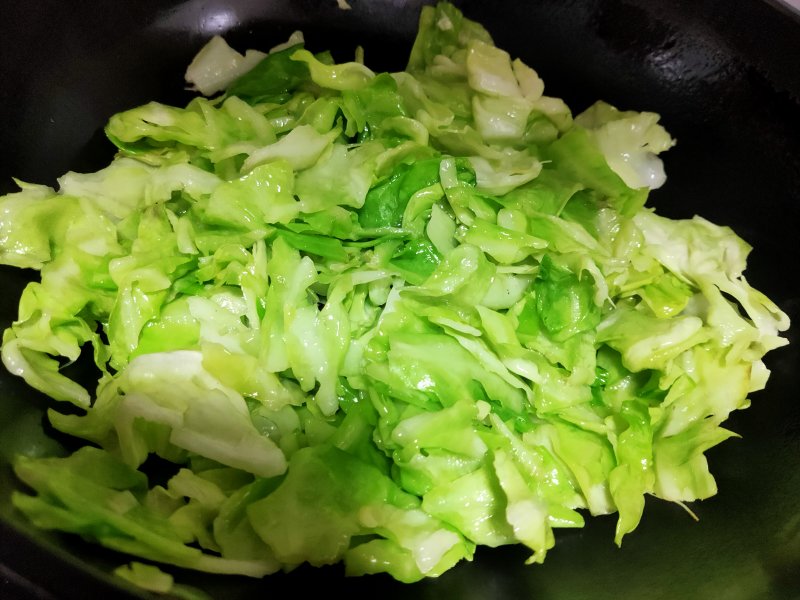 Steps for Making Stir-fried Round Cabbage