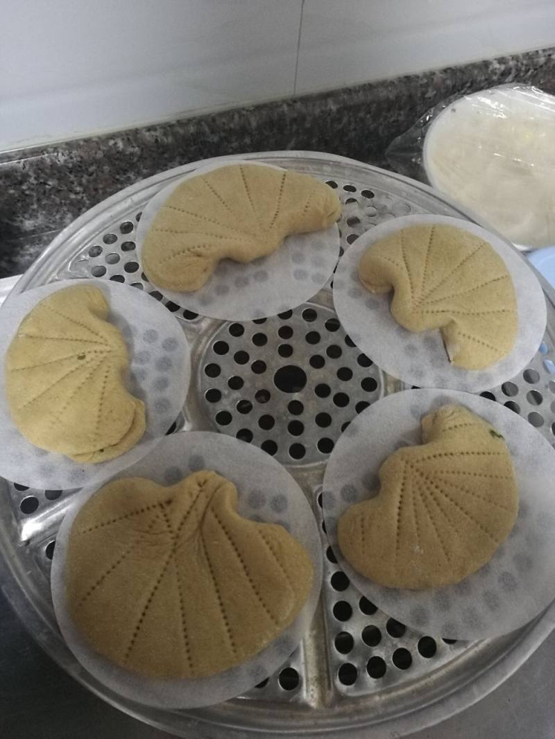 Steps for Making Whole Wheat Lotus Leaf Cake