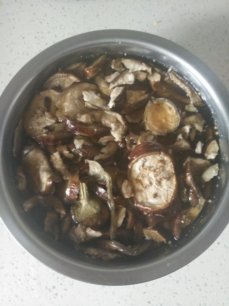 Steps for Braised Pork Belly with Dried Eggplant in Clay Pot