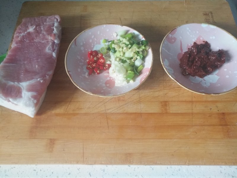 Steps for Braised Pork Belly with Dried Eggplant in Clay Pot